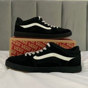 MENS VAN BAXTER BLACK/WHITE GUM BOTTOM CLASSIC SKATE SHOE BOX NOT INCLUDED